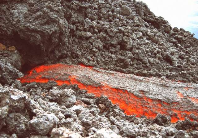 Iceland is drilling the hottest hole in the world to get electricity from magma 